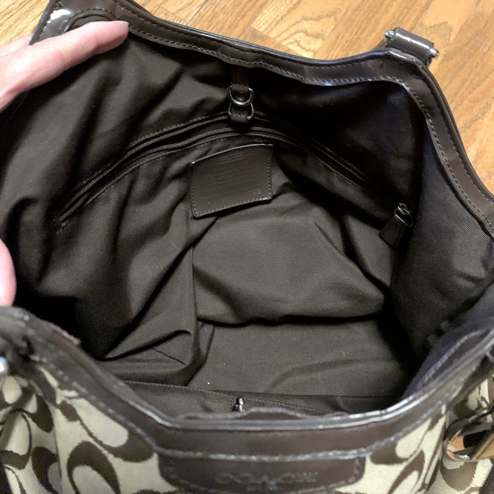 Classic Coach Shoulder Bag - Picture 3 of 6